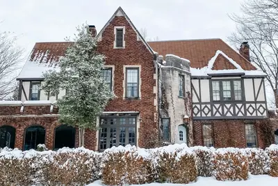 Image de Historic Midtown Chateau + Guest House - Minutes from Everything