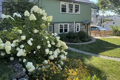 Image de Charming Carriage House in the Heart of Kennett