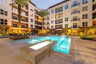 Image de Forget your worries in this spacious and serene space