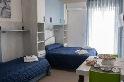 Image de Located in downtown area, renovated in 2021 in contemporary style