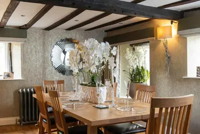 Image de Magical 5* Luxury 15th Century Tudor Entire Wing.