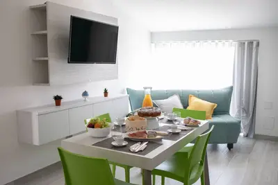 Image de Located in downtown area, renovated in 2021 in contemporary style