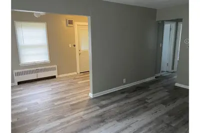 Image de Short walk to stores and restaurants and just 2. 5