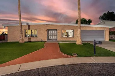 Image de Cul-de-Sac / Quiet  / 3 Br 2 Ba / Fenced with Pool