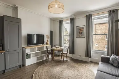 Rock Pool Reach - Modern one bed apartment with parking