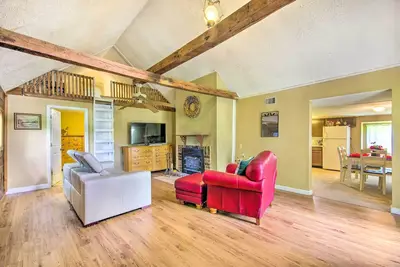 Image de Charming Farm Cottage w/ Fire Pit + Grill!