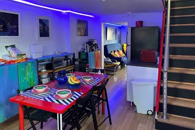 Image de 2 Bdrm Artsy Apt in a Historical Bldg, 1. 1 mi from Downtown