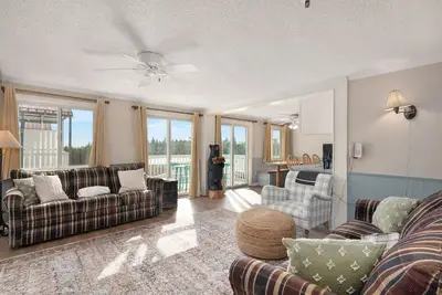 Image de Snowshoe Ski-In/Ski-Out Steps to Ballhooter Lift Mountain Lodge Condo