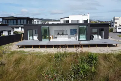 Image de Beachfront holiday home with stunning views& modern comforts -1h35 from Auckland
