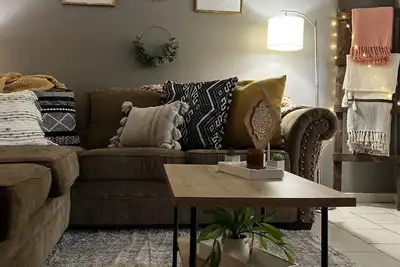 Image de The Cozy Nest |  entire home + private backyard