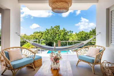 Image de Cozy Tropical Villa W/ Private Pool & big Garden- Nearby Beaches - Coral Estate