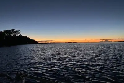 Image de Barramundi Sunset - Queenslander, 1 minute from the beach!