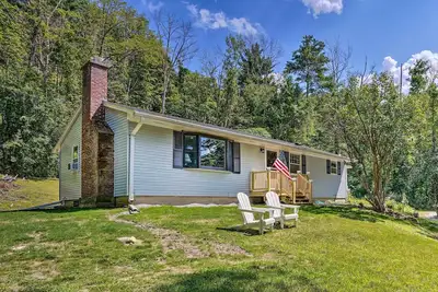 Image de Stockbridge Home: Walk to Town Beach!