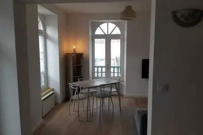 Image de Appartement cosy entièrement rénové