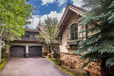 Image de Luxury in the Arrowhead Resort Ski/Golf Community.