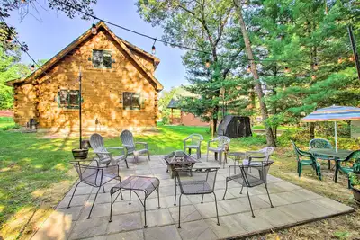Image de Pet-Friendly Warrens Cabin w/ Fire Pit!