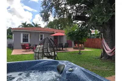 Awesome House With Jacuzzi in the Heart of Miami