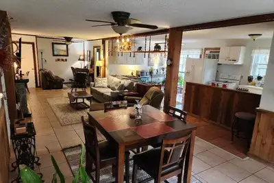 Image de Cottage in the Woods, Safe area, on 6 acres, Free Parking.