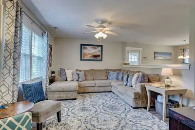 Comfy, family-friendly, dog-friendly, 3 bedroom home with a pool