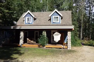 Image de Quiet, secluded, 5 acres outdoor fireplace, indoor wood stove, hot tub
