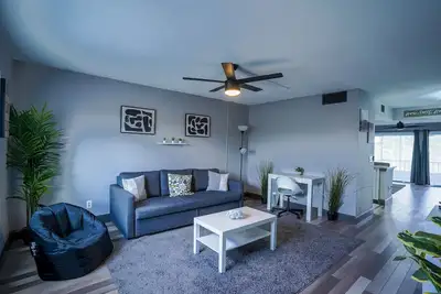 Image de Modern Waterview 2br Condo Mins From Airport