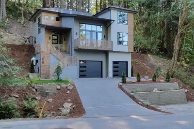 Image de New family sized home in a quite neighborhood w/hot tub 5 minutes from the beach