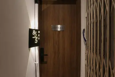 Image de The Antique by Tenor - w/ free Netflix and @Cbd