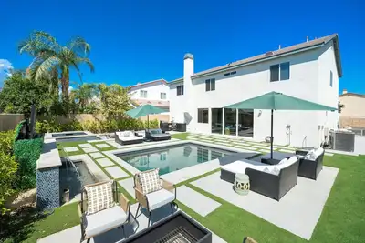 Image de Green House - Brand new remodeled home with new pool and spa for the ultimate relaxation experience