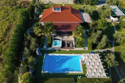 Private Villa Hacienda Verde with a Jacuzzi and Swimming Pool in Serres Greece