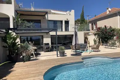 Image de Superbe villa avec piscine en plein coeur de Sanary. Tout à pied.