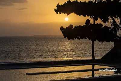 Image de Charming 8 Rooms | 8 Bath | Sleeps 21| Beach Villa