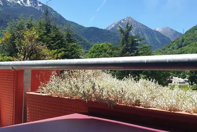 Image de T3 rénové familial à 2min des thermes et du village. Superbe vue!