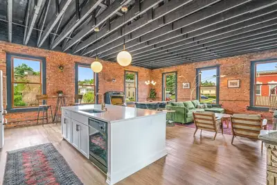 Image de Brick Loft in Historic Downtown Canal Fulton