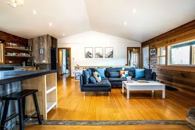 Image de Scenic 4 Bedroom Mountain Home with Ac+Fenced Yard