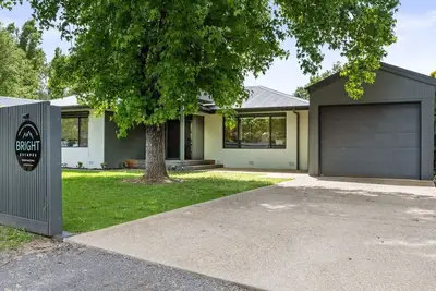 Image de Casa on Orana is a freshly renovated three bedroom home centrally located 900m to town.