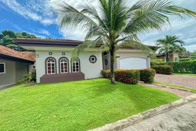 Image de Serene Tropical Retreat with Private Pool