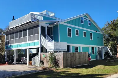 Image de La La Land Beach Retreat w/ Outdoor Kitchen & Kayaks! Sat to Sat