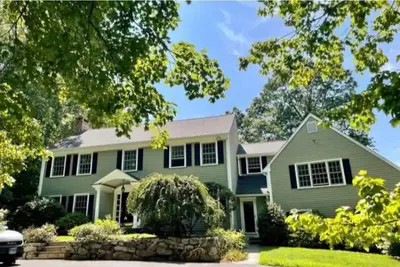 Image de 5-bedroom modern farmhouse with heated gunite pool