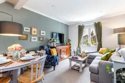 Image de Stylish 3 bedroom property in central Windsor with parking