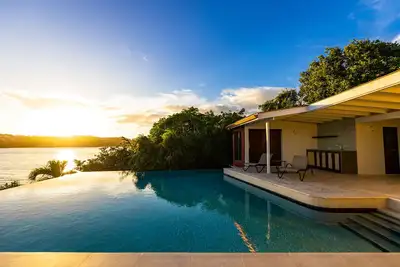 Image de Stunning Clifftop Villa with Infinity Pool