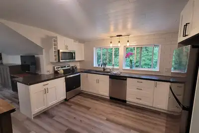 Image de Sumas Mtn -Modern guest house w/ forest views +A/C