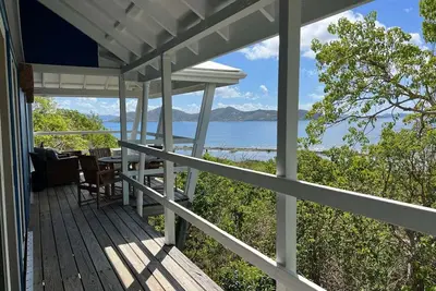Image de Ocean Views And Sounds Minutes From All Amenities