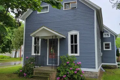 4 Bedroom Home In Manistee Mi. Walk to the Lake! Deck!