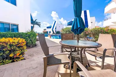 Image de Spacious Beachfront condo with Pool