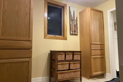 Image de Crew House Sleeps 8 With On Site Parking