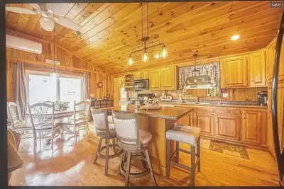 Image de Lakefront House with Beautiful Views