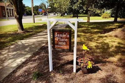 Image de In the Village Of Powhatan- walking distance to owners restaurant