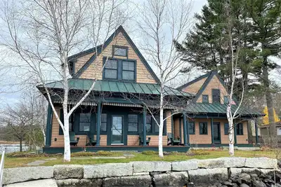 Image de Find Your Bliss at this Private and Captivating Lakeside Retreat