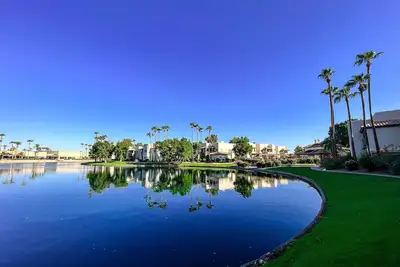 Image de Lakeside Oasis with Ample Amenities! !