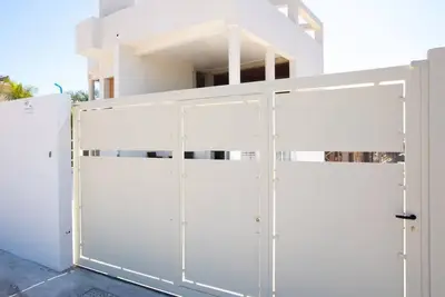 Image de Modern and brand new apartment in villa five minutes from the sea and downtown